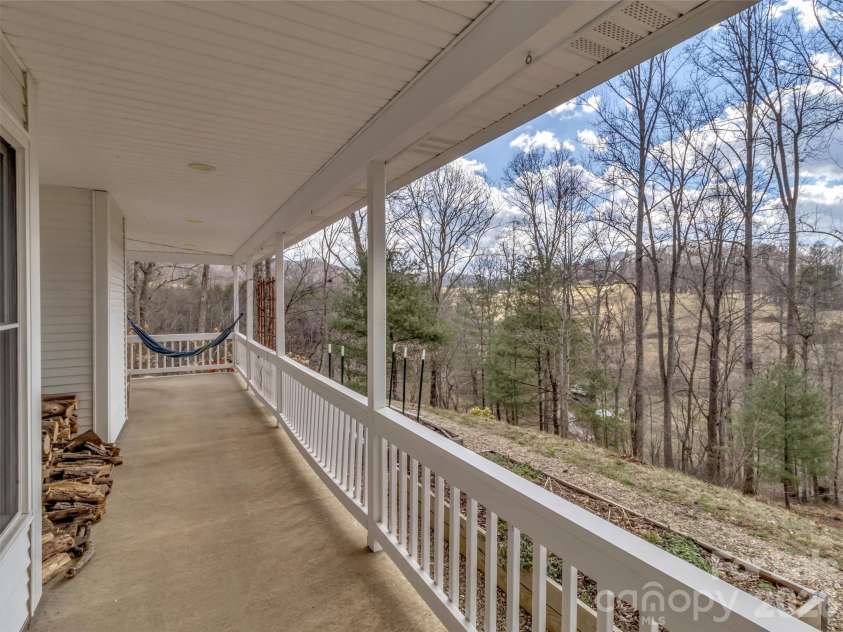 109 Paradise Circle, Clyde, NC 28721.  MLS# CAR4352069, YatesRealty ID 7513. 