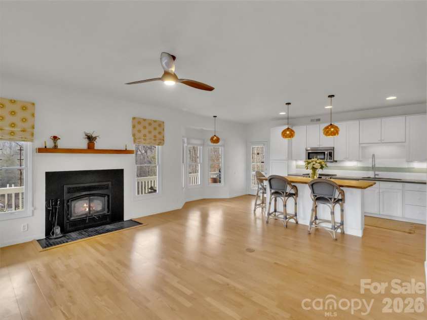 109 Paradise Circle, Clyde, NC 28721.  MLS# CAR4352069, YatesRealty ID 7513. 