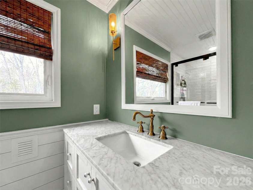 109 Paradise Circle, Clyde, NC 28721.  MLS# CAR4352069, YatesRealty ID 7513. 