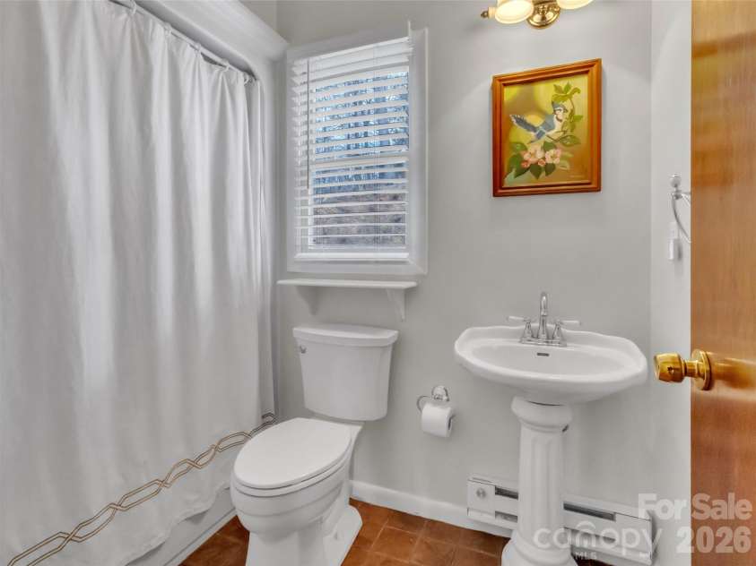 109 Paradise Circle, Clyde, NC 28721.  MLS# CAR4352069, YatesRealty ID 7513. Full Bath on Main