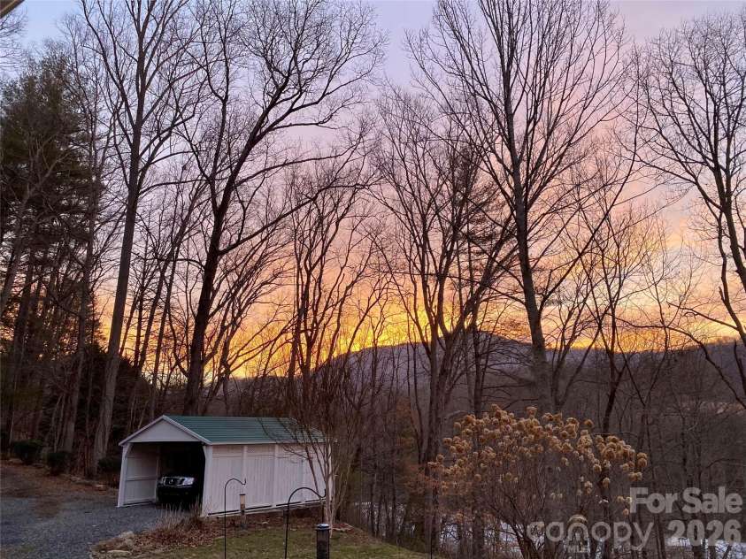 109 Paradise Circle, Clyde, NC 28721.  MLS# CAR4352069, YatesRealty ID 7513. Seasonal Views