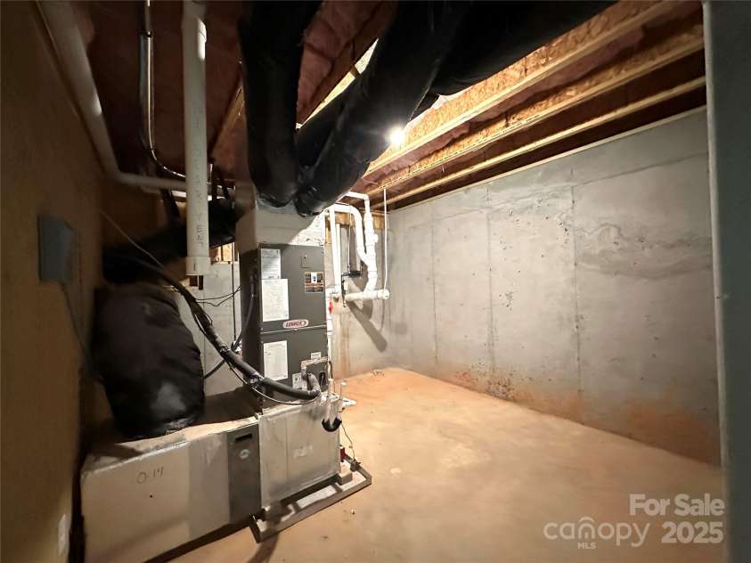 17121 Carolina Pine Row, Charlotte, NC 28278.  MLS# CAR4250719, YatesRealty ID 7514. 