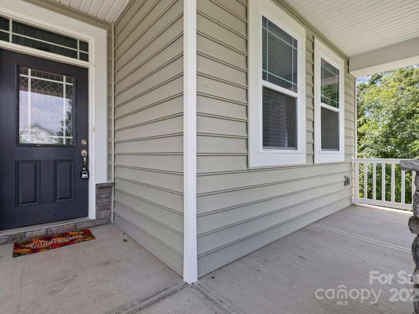 17121 Carolina Pine Row, Charlotte, NC 28278.  MLS# CAR4250719, YatesRealty ID 7514. 