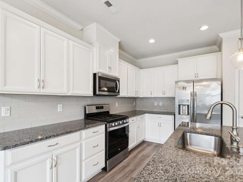 17121 Carolina Pine Row, Charlotte, NC 28278.  MLS# CAR4250719, YatesRealty ID 7514. 