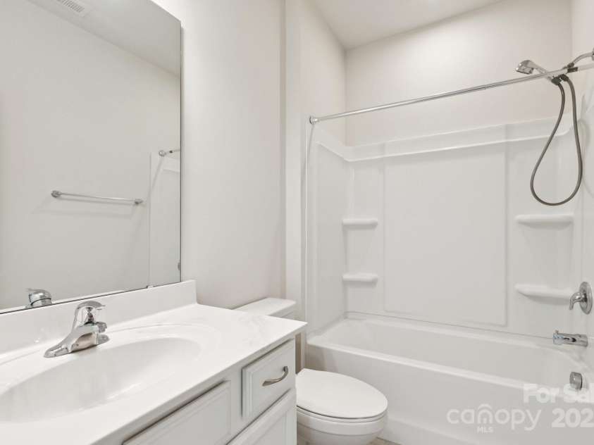 17121 Carolina Pine Row, Charlotte, NC 28278.  MLS# CAR4250719, YatesRealty ID 7514. 