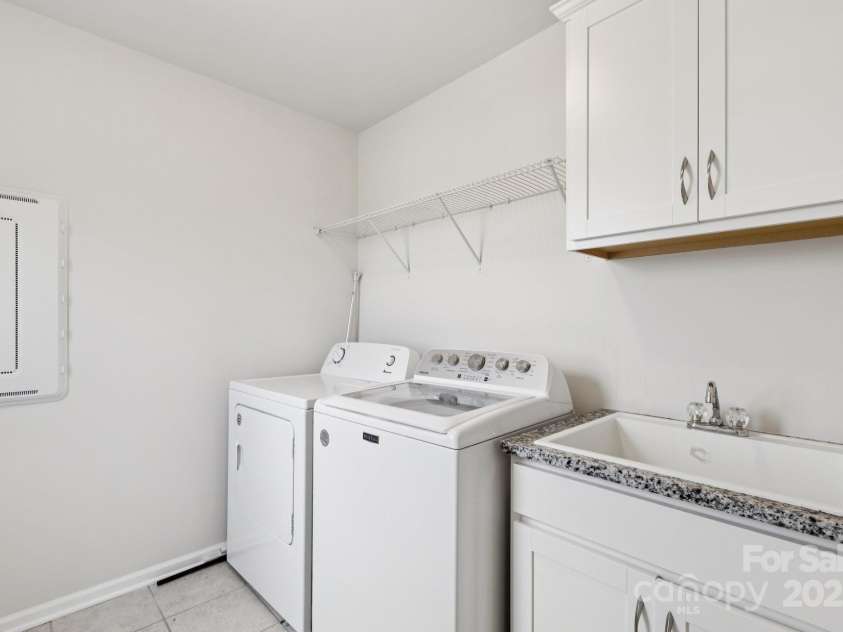 17121 Carolina Pine Row, Charlotte, NC 28278.  MLS# CAR4250719, YatesRealty ID 7514. 