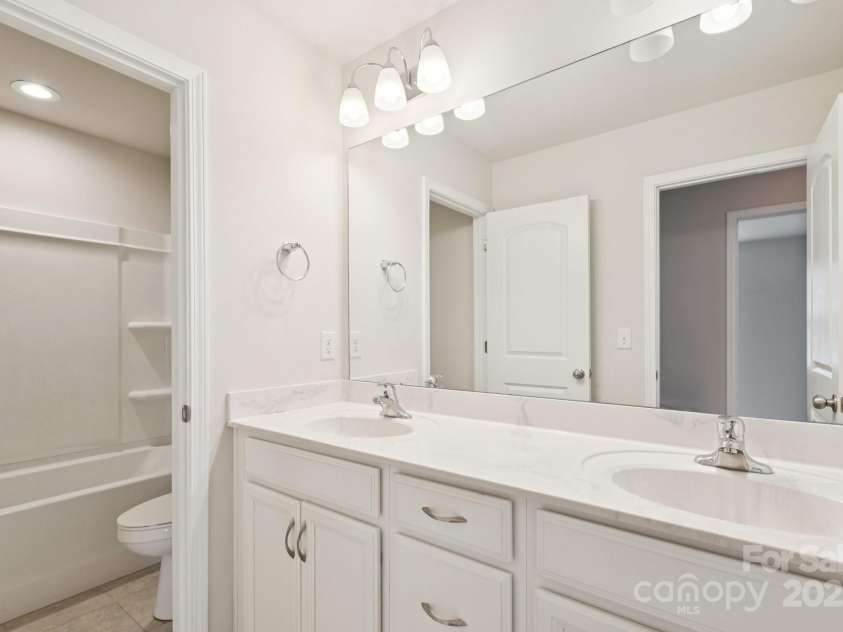 17121 Carolina Pine Row, Charlotte, NC 28278.  MLS# CAR4250719, YatesRealty ID 7514. 