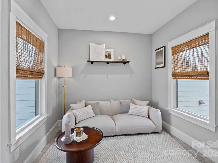 2721 Kilgo Way, Charlotte, NC 28205.  MLS# CAR4229066, YatesRealty ID 7515. Primary bedroom nook