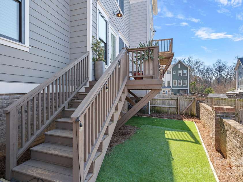 2721 Kilgo Way, Charlotte, NC 28205.  MLS# CAR4229066, YatesRealty ID 7515. Turf fenced in yard
