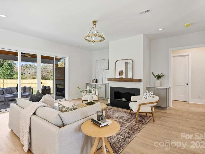 571 Lyttleton Drive, Charlotte, NC 28211.  MLS# CAR4193437, YatesRealty ID 7516. 