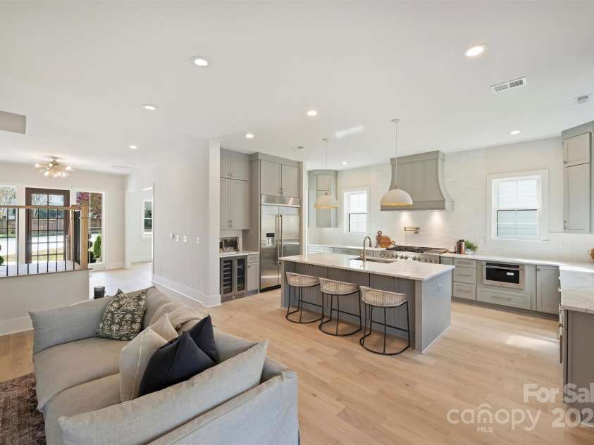 571 Lyttleton Drive, Charlotte, NC 28211.  MLS# CAR4193437, YatesRealty ID 7516. 