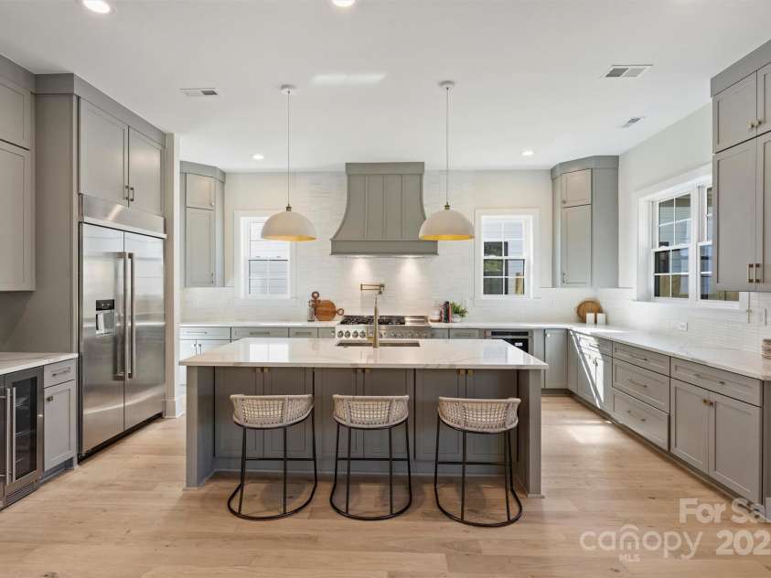 571 Lyttleton Drive, Charlotte, NC 28211.  MLS# CAR4193437, YatesRealty ID 7516. 