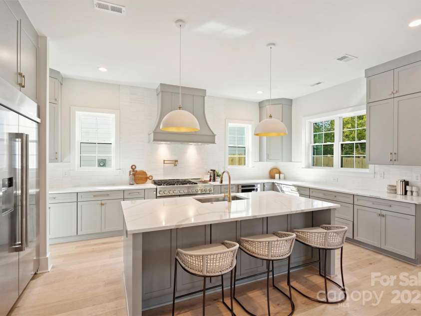 571 Lyttleton Drive, Charlotte, NC 28211.  MLS# CAR4193437, YatesRealty ID 7516. 