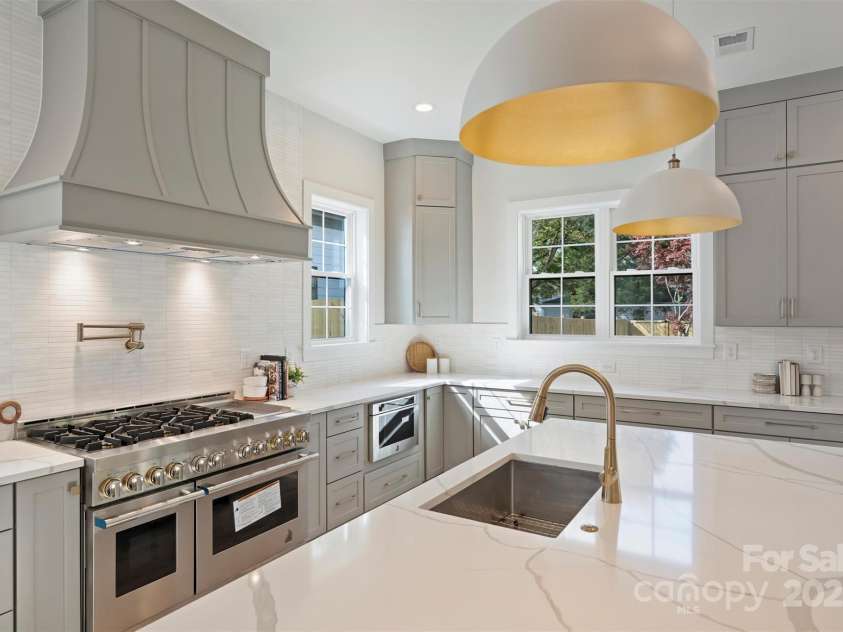 571 Lyttleton Drive, Charlotte, NC 28211.  MLS# CAR4193437, YatesRealty ID 7516. 