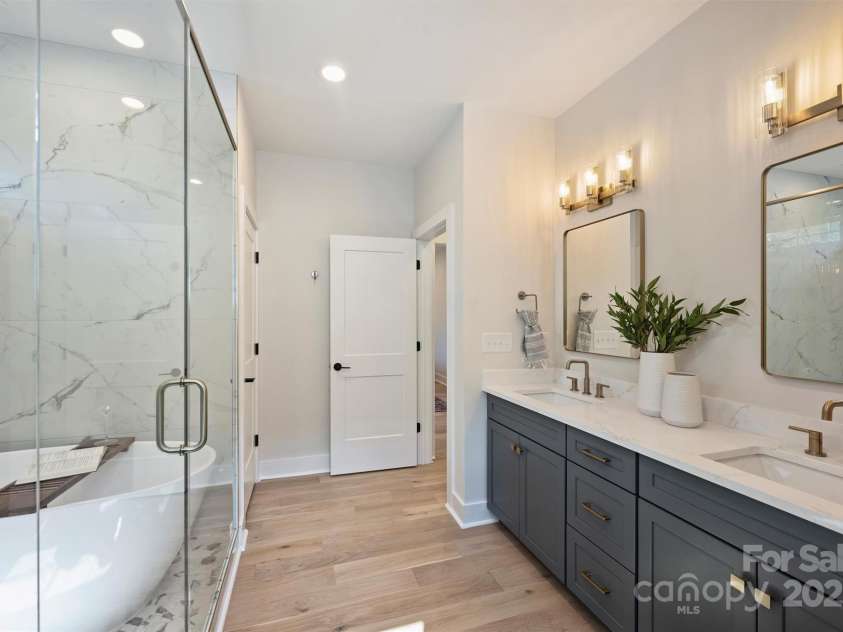 571 Lyttleton Drive, Charlotte, NC 28211.  MLS# CAR4193437, YatesRealty ID 7516. 