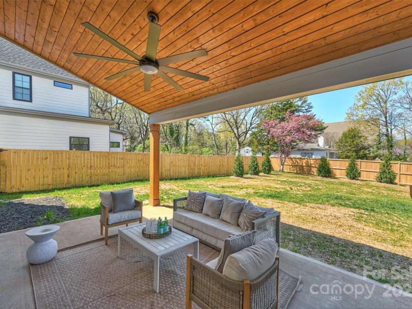 571 Lyttleton Drive, Charlotte, NC 28211.  MLS# CAR4193437, YatesRealty ID 7516. 