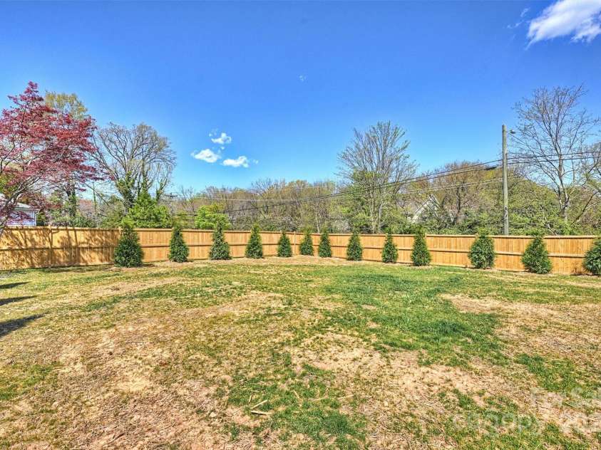 571 Lyttleton Drive, Charlotte, NC 28211.  MLS# CAR4193437, YatesRealty ID 7516. 