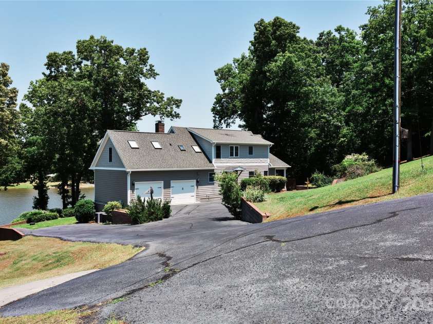 331 Westshore Drive, Ridgeway, SC 29130.  MLS# CAR4238109, YatesRealty ID 7517. 