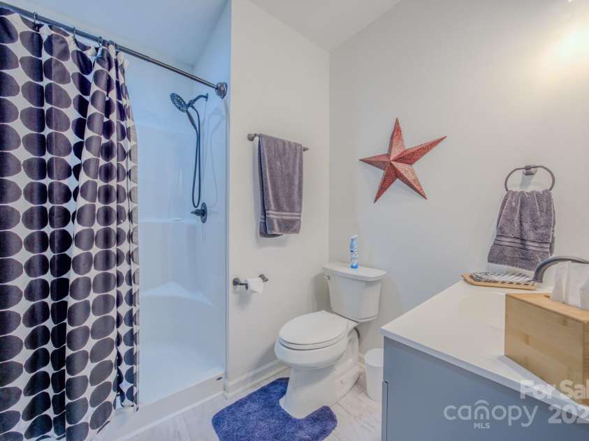 233 Lentz Landing Lane, Nebo, NC 28761.  MLS# CAR4244330, YatesRealty ID 7518. 