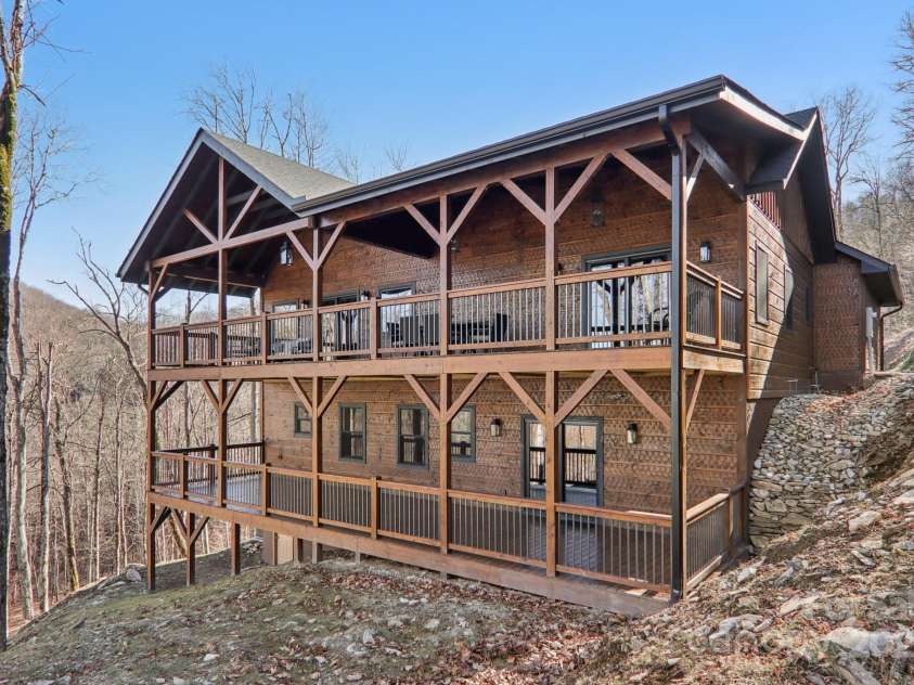 102 Iga Trail, Maggie Valley, NC 28751.  MLS# CAR4331982, YatesRealty ID 752. 