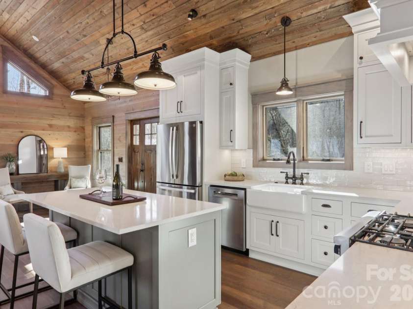 102 Iga Trail, Maggie Valley, NC 28751.  MLS# CAR4331982, YatesRealty ID 752. 