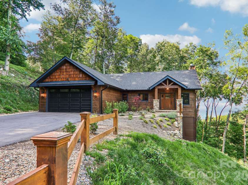 102 Iga Trail, Maggie Valley, NC 28751.  MLS# CAR4331982, YatesRealty ID 752. 