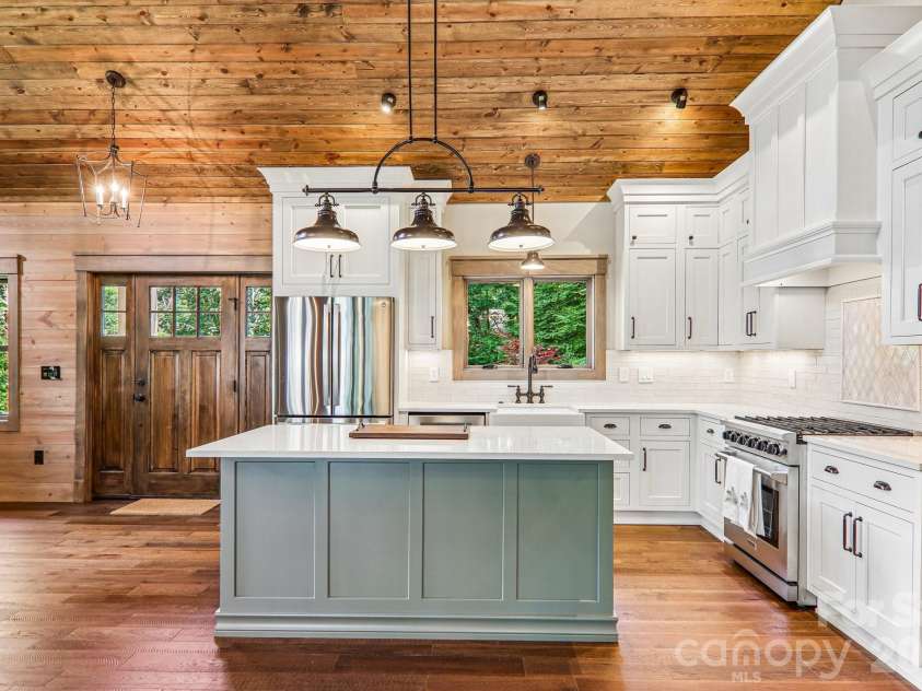 102 Iga Trail, Maggie Valley, NC 28751.  MLS# CAR4331982, YatesRealty ID 752. 