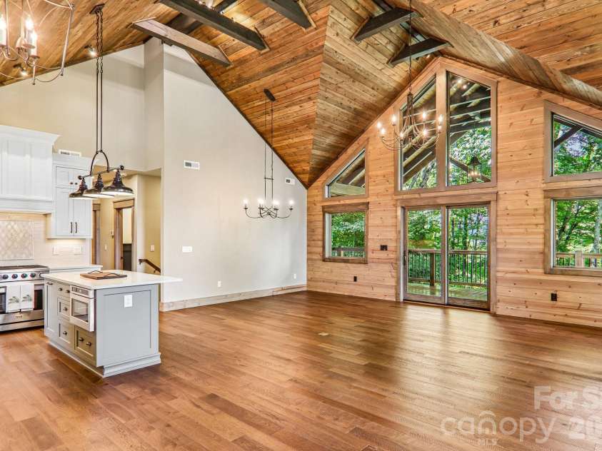 102 Iga Trail, Maggie Valley, NC 28751.  MLS# CAR4331982, YatesRealty ID 752. 