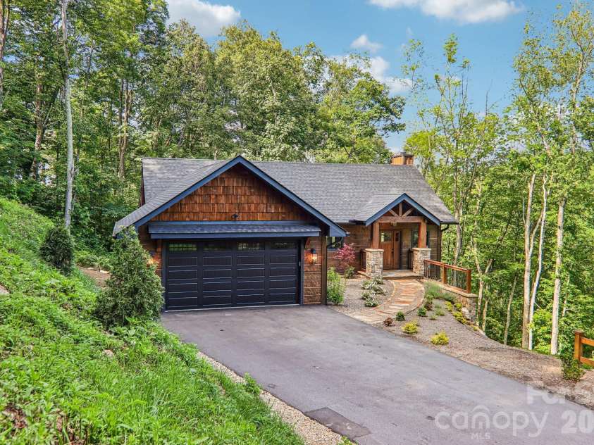 102 Iga Trail, Maggie Valley, NC 28751.  MLS# CAR4331982, YatesRealty ID 752. 