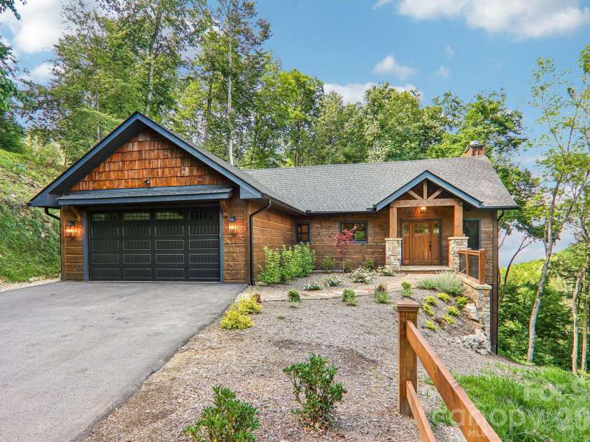 102 Iga Trail, Maggie Valley, NC 28751.  MLS# CAR4331982, YatesRealty ID 752. 