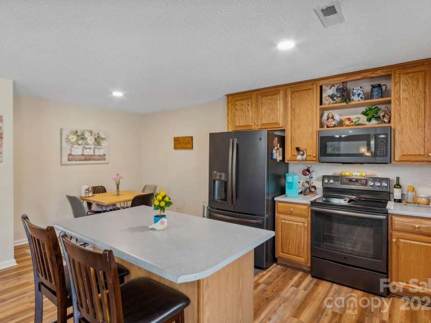 12 Hutchinson Woods Drive, Fletcher, NC 28732.  MLS# CAR4238385, YatesRealty ID 752. 