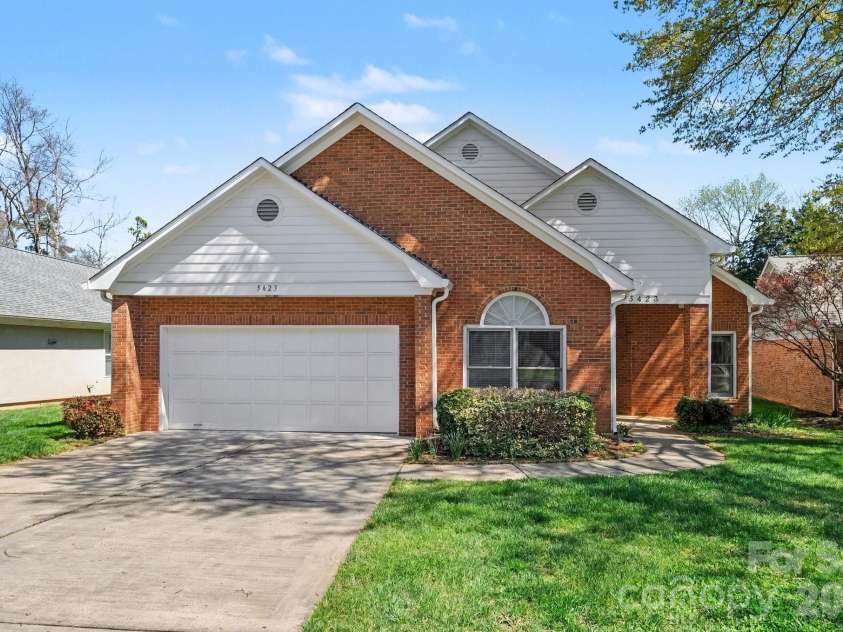 5423 Dunedin Lane, Charlotte, NC 28270.  MLS# CAR4352581, YatesRealty ID 7521. 