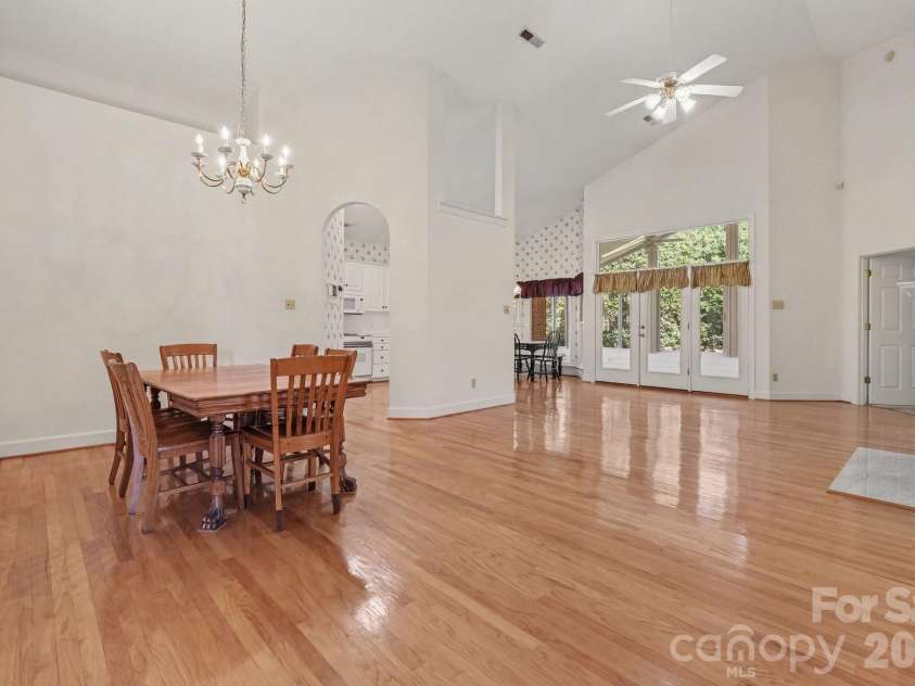5423 Dunedin Lane, Charlotte, NC 28270.  MLS# CAR4352581, YatesRealty ID 7521. 