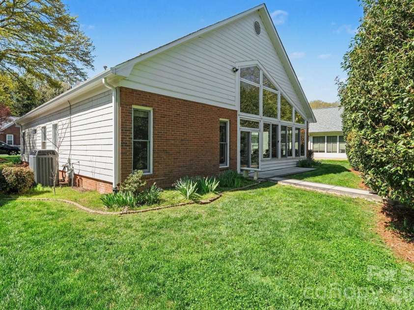 5423 Dunedin Lane, Charlotte, NC 28270.  MLS# CAR4352581, YatesRealty ID 7521. 