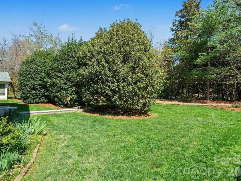 5423 Dunedin Lane, Charlotte, NC 28270.  MLS# CAR4352581, YatesRealty ID 7521. 