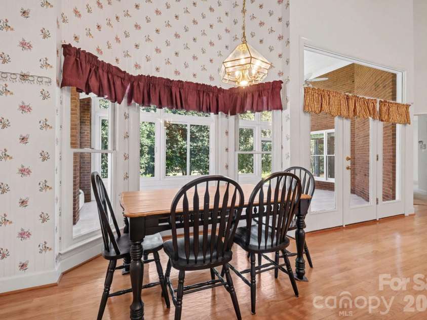 5423 Dunedin Lane, Charlotte, NC 28270.  MLS# CAR4352581, YatesRealty ID 7521. Breakfast area 