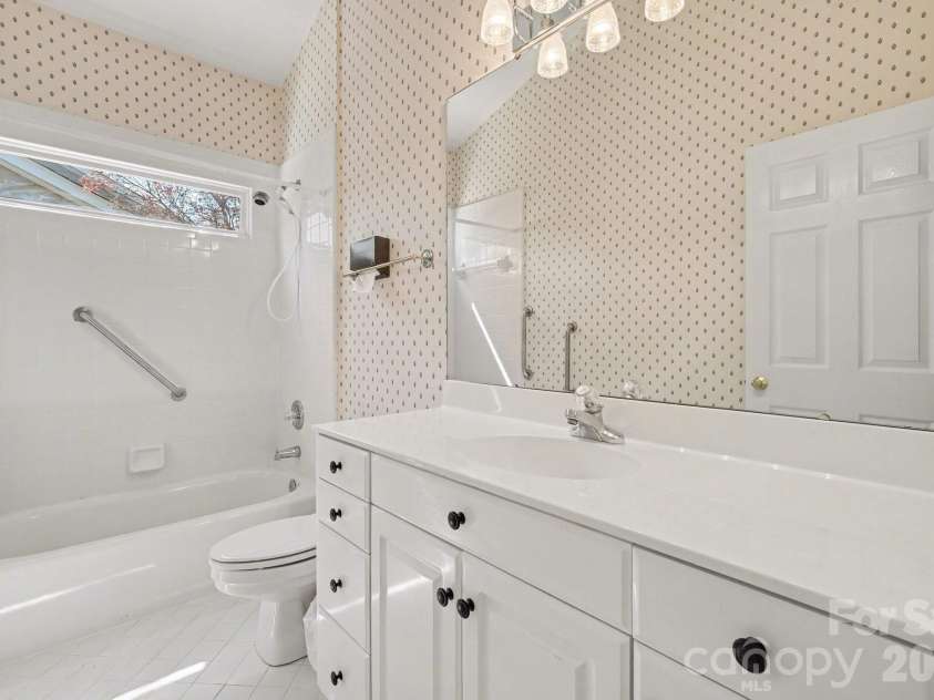 5423 Dunedin Lane, Charlotte, NC 28270.  MLS# CAR4352581, YatesRealty ID 7521. Guest bathroom