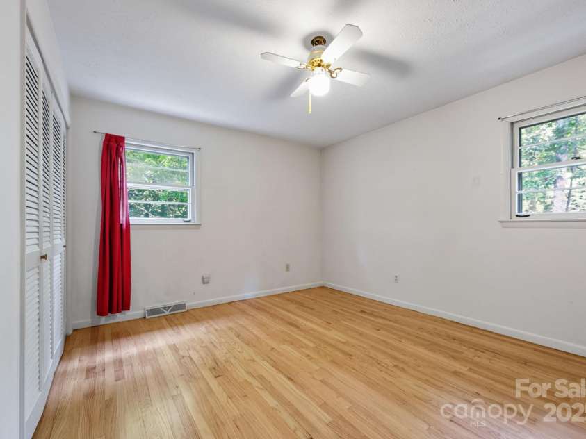 109 Rusty Lane, Hendersonville, NC 28791.  MLS# CAR4314485, YatesRealty ID 7522. 