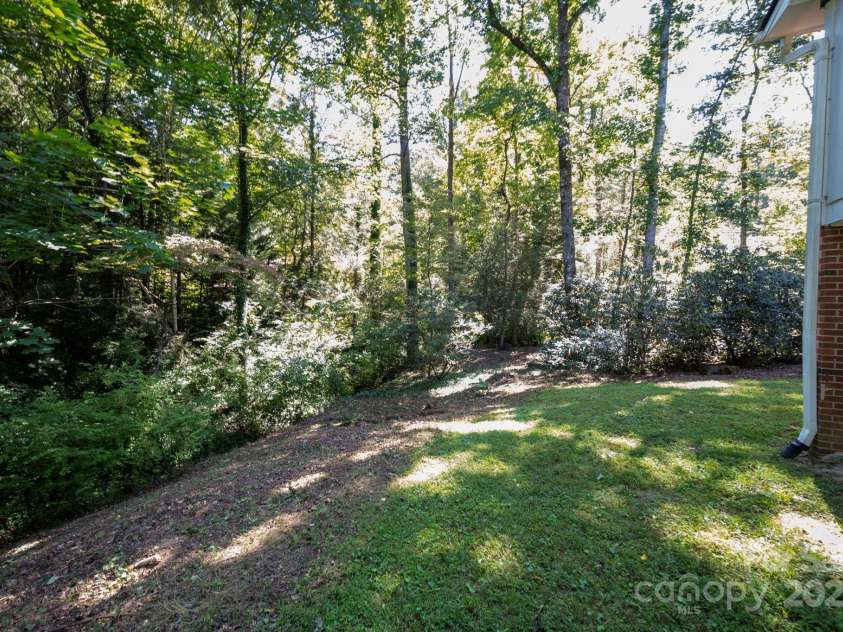 109 Rusty Lane, Hendersonville, NC 28791.  MLS# CAR4314485, YatesRealty ID 7522. 