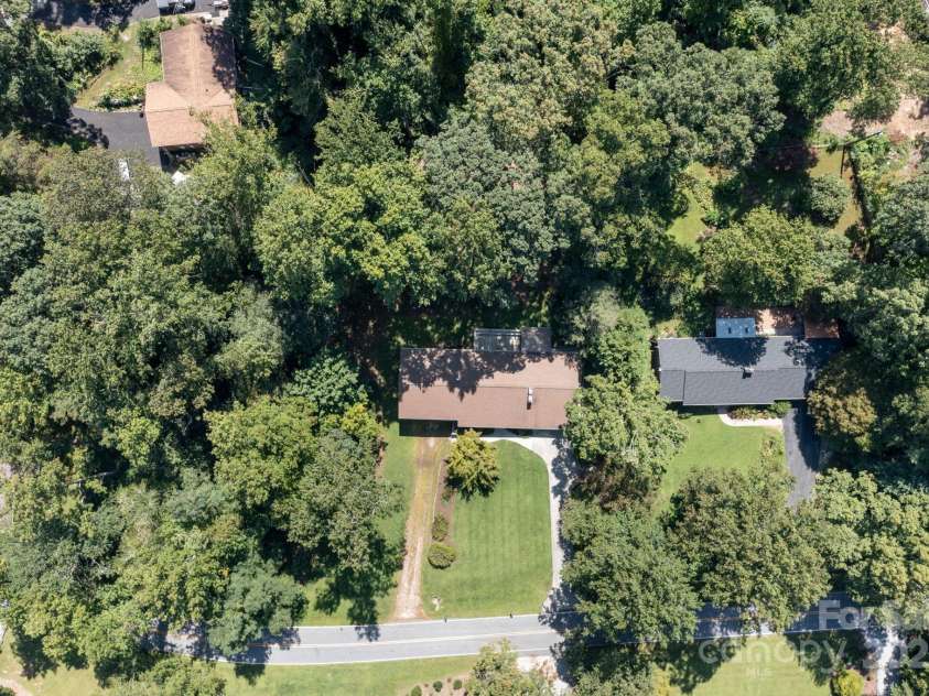 109 Rusty Lane, Hendersonville, NC 28791.  MLS# CAR4314485, YatesRealty ID 7522. 