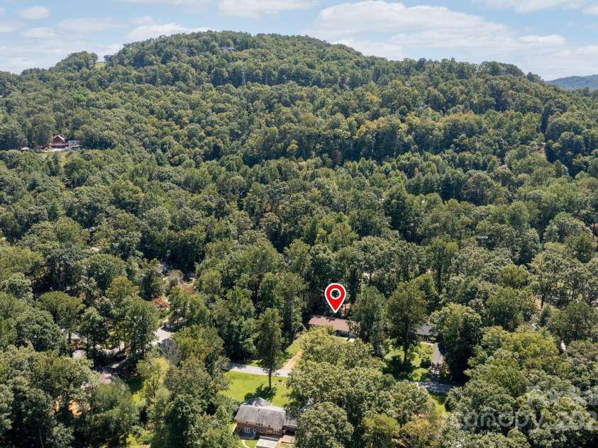 109 Rusty Lane, Hendersonville, NC 28791.  MLS# CAR4314485, YatesRealty ID 7522. 