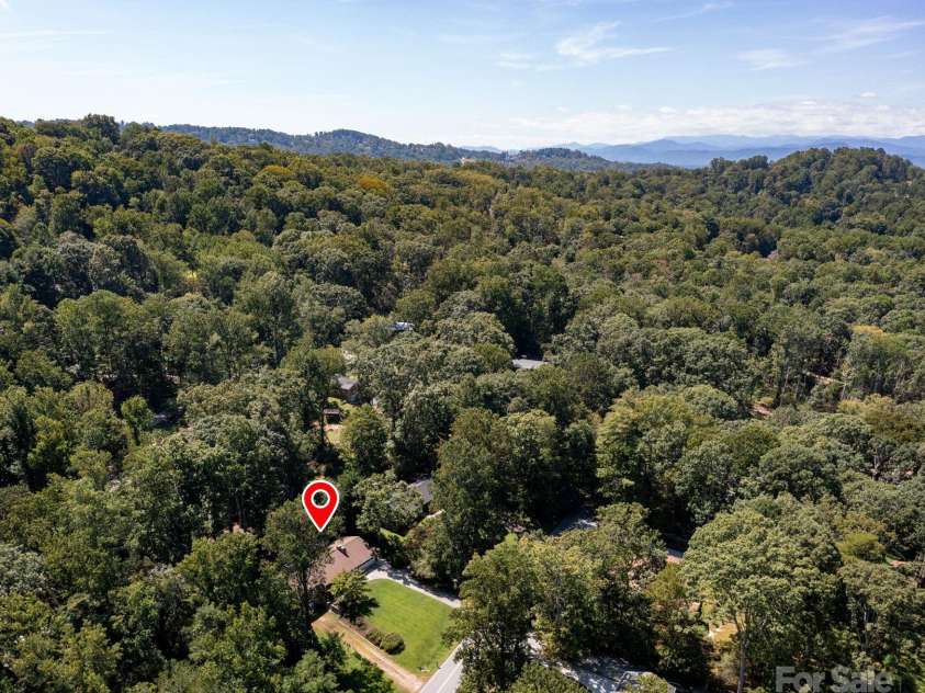 109 Rusty Lane, Hendersonville, NC 28791.  MLS# CAR4314485, YatesRealty ID 7522. 