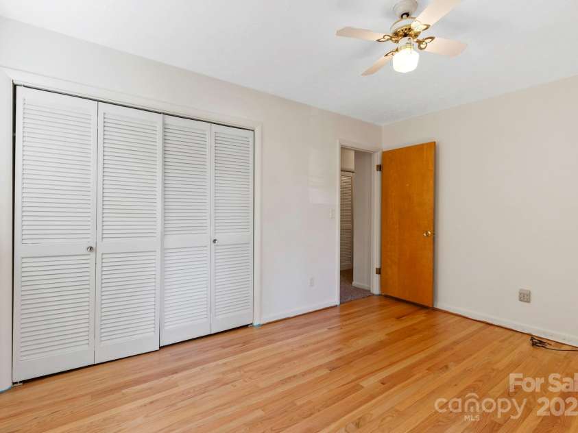 109 Rusty Lane, Hendersonville, NC 28791.  MLS# CAR4314485, YatesRealty ID 7522. 