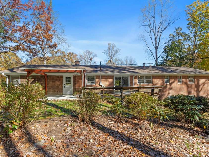 109 Rusty Lane, Hendersonville, NC 28791.  MLS# CAR4314485, YatesRealty ID 7522. 