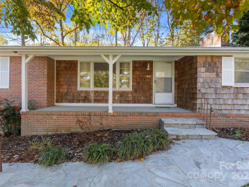 109 Rusty Lane, Hendersonville, NC 28791.  MLS# CAR4314485, YatesRealty ID 7522. 