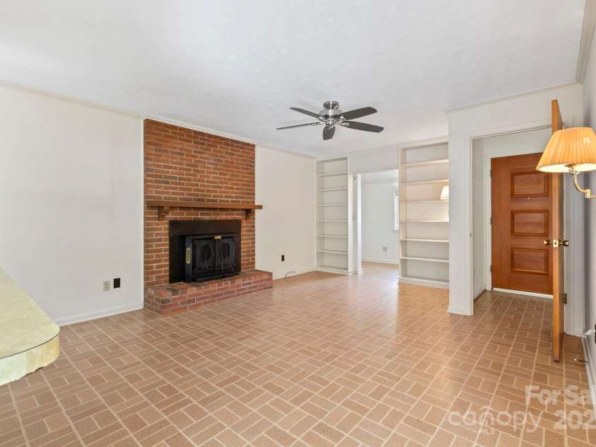 109 Rusty Lane, Hendersonville, NC 28791.  MLS# CAR4314485, YatesRealty ID 7522. 