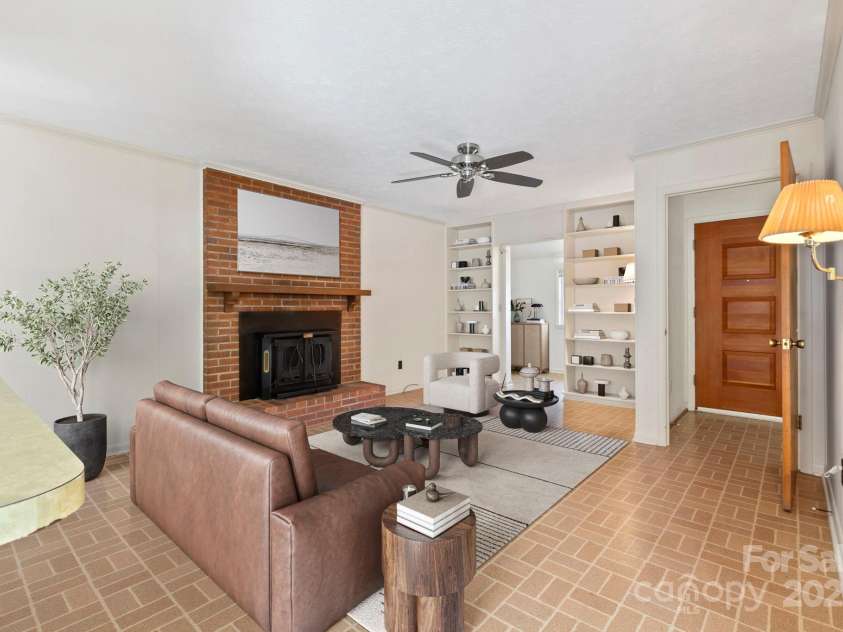 109 Rusty Lane, Hendersonville, NC 28791.  MLS# CAR4314485, YatesRealty ID 7522. 