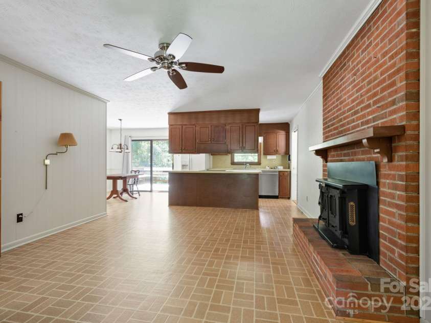 109 Rusty Lane, Hendersonville, NC 28791.  MLS# CAR4314485, YatesRealty ID 7522. 