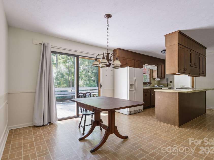 109 Rusty Lane, Hendersonville, NC 28791.  MLS# CAR4314485, YatesRealty ID 7522. 