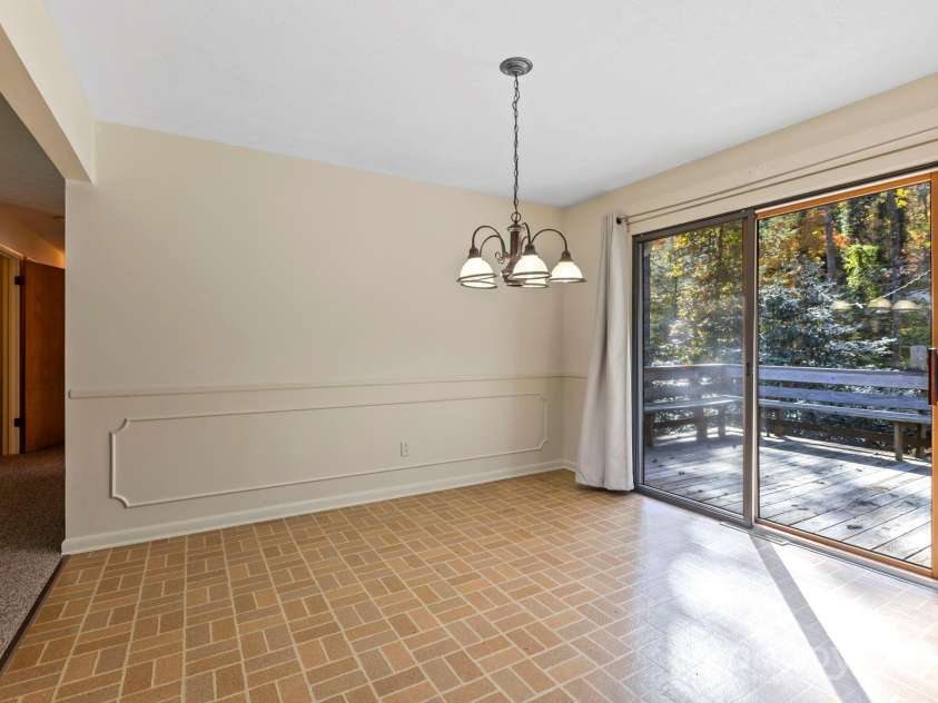109 Rusty Lane, Hendersonville, NC 28791.  MLS# CAR4314485, YatesRealty ID 7522. 